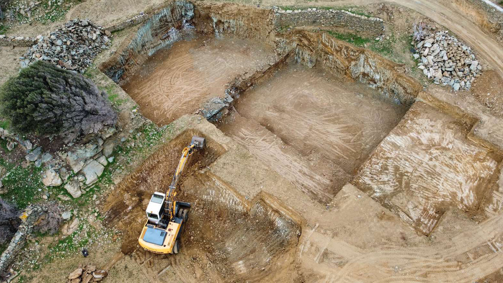 Χωματουργικές εργασίες και εκσκαφές στη Σίφνο