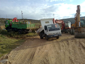 Μηχανήματα βαρέως τύπου στη Σίφνο