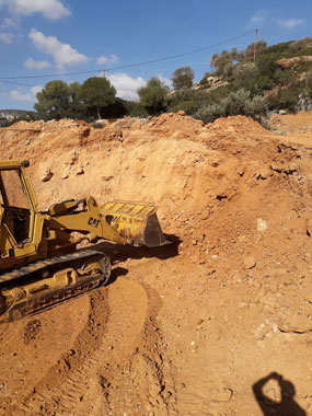 Εκσκαφέας στη Σίφνο